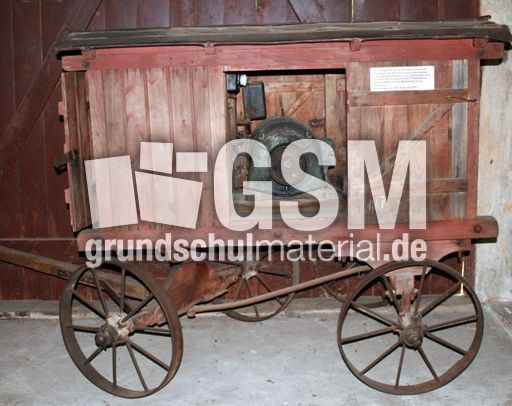Motorwagen-um-1900.jpg